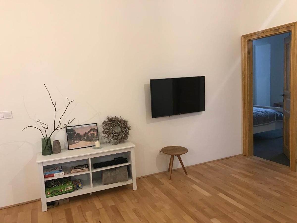 KrálíkyStara Skola Hedec公寓式酒店 外观 照片