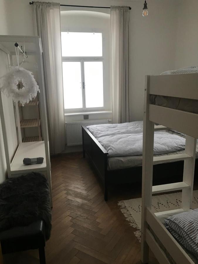 KrálíkyStara Skola Hedec公寓式酒店 外观 照片