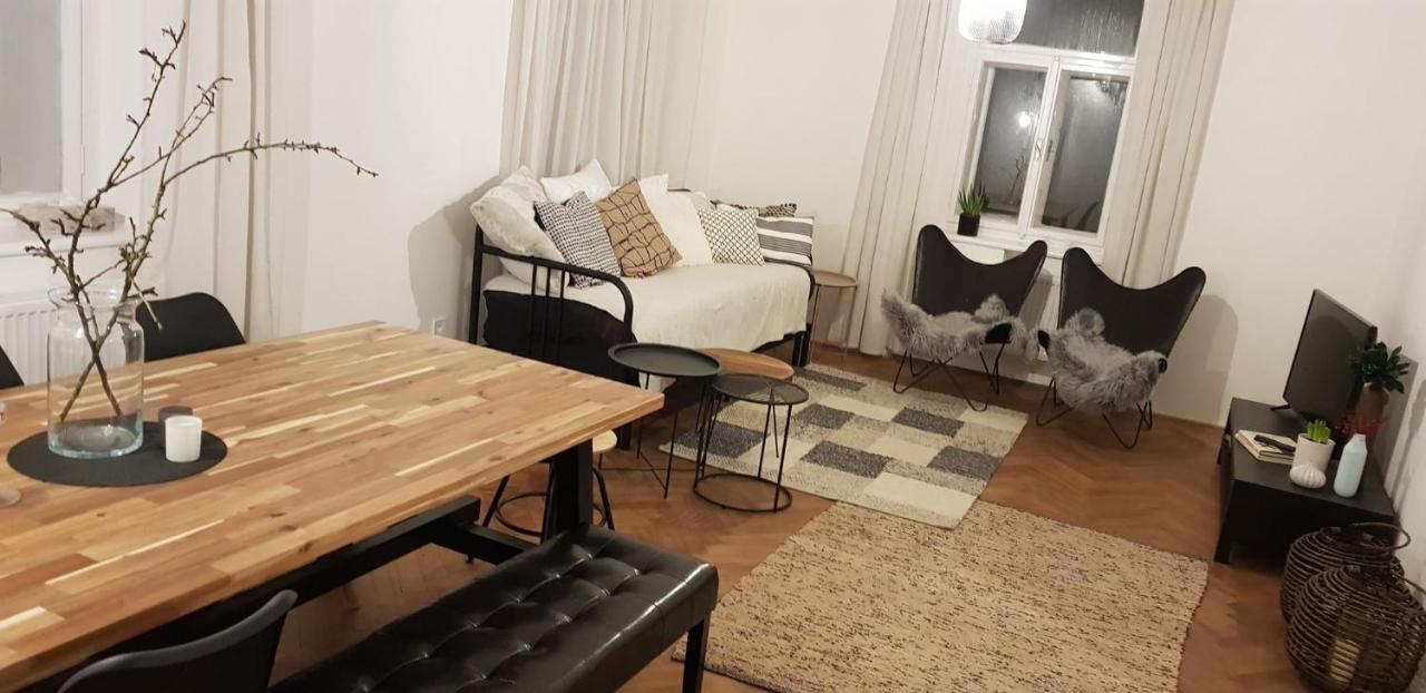 KrálíkyStara Skola Hedec公寓式酒店 外观 照片