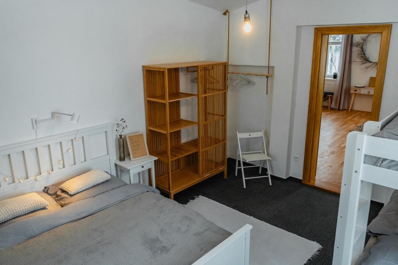 KrálíkyStara Skola Hedec公寓式酒店 外观 照片