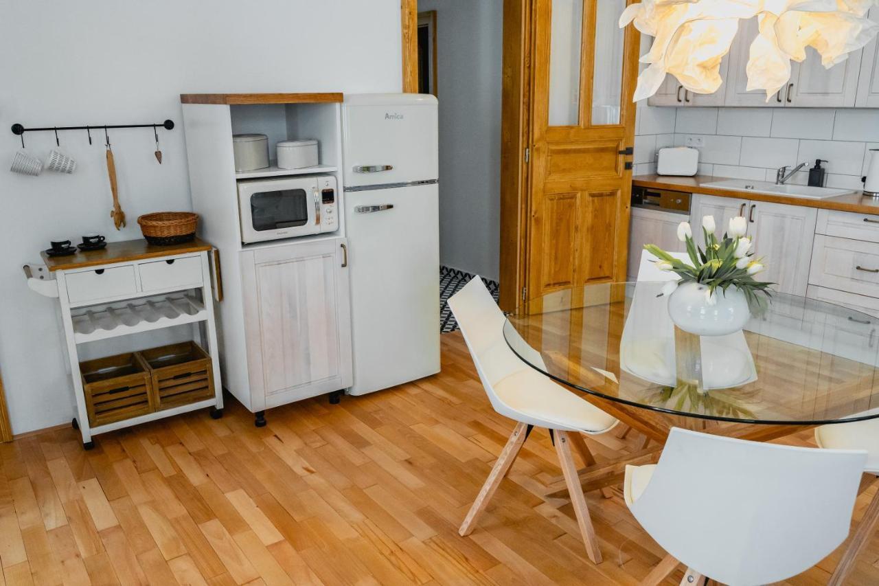 KrálíkyStara Skola Hedec公寓式酒店 外观 照片